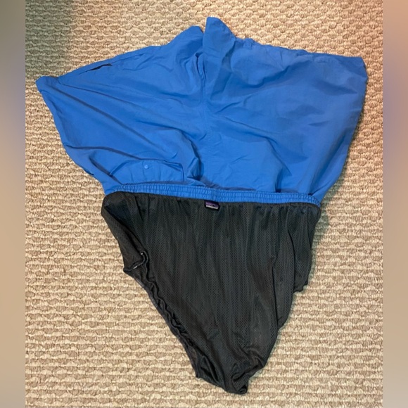 Men’s Blue Patagonia Baggies — 5” inseam, size large - Picture 5 of 6